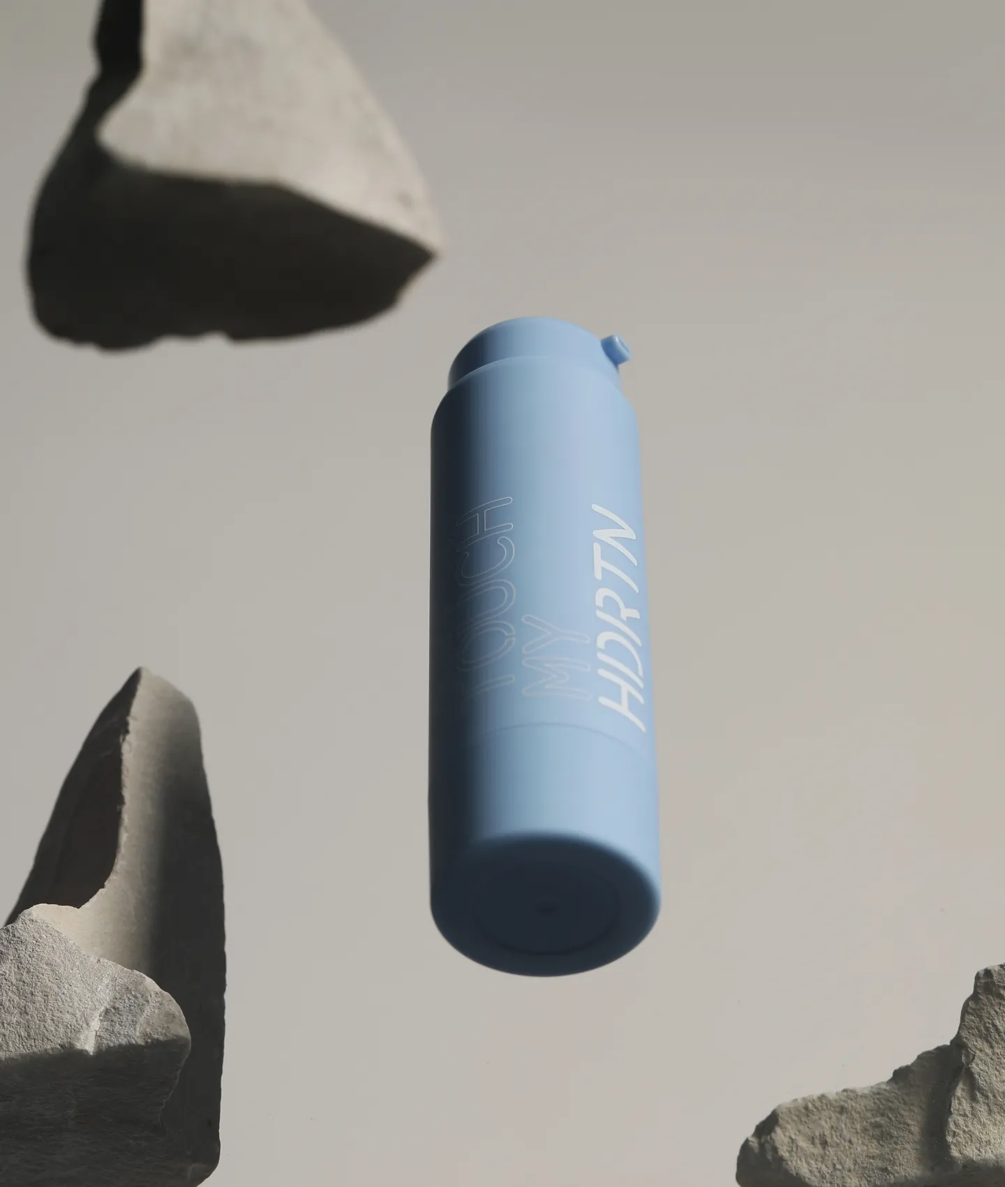 DON'T TOUCH MY HYDRATION
Используйте 1 раз в день или после каждого умывания. Нанесите сыворотку на предварительно очищенную кожу лица и шеи перед увлажняющим кремом.
Внутри капсула с рефилом, после использования вставьте новую и продлите жизнь упаковке.
DON'T TOUCH MY MOISTURIZER LIGHT
Нанесите небольшое количество крема на предварительно очищенную кожу лица и шеи — сразу после умывания или после тоника/сыворотки.
Внутри капсула с рефилом, после использования вставьте новую и продлите жизнь упаковке.