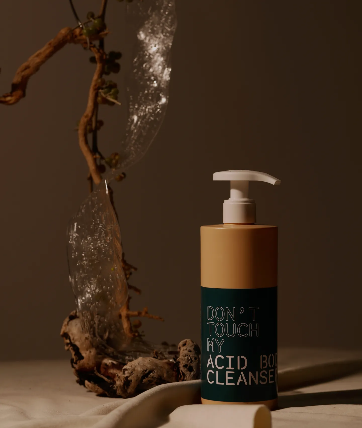 Aqua (Water), Glycerin, Propylene Glycol, Glycolic Acid, Sodium Cocosulfate, Cocamidopropyl Betaine, Coco-Glucoside, Glyceryl Oleate, PEG-120 Methyl Glucose Trioleate, Propanediol, Sodium Hydroxide, Salicylic Acid, Mandelic Acid, Disodium Laureth Sulfosuccinate, Lactococcus Ferment Lysate, Lactobacillus/Punica Granatum Fruit Ferment Extract, Lactobacillus Ferment Lysate, Phenoxyethanol, Ethylhexylglycerin